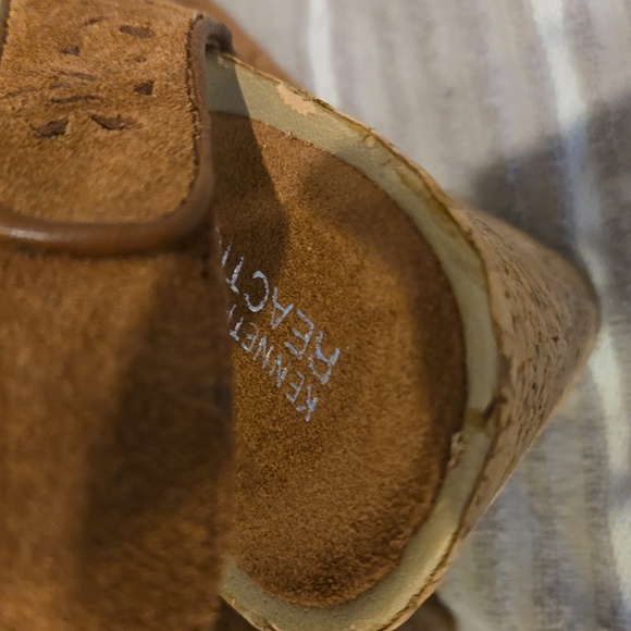 Kenneth Cole Reaction. Size 9. Brown heels - Picture 13 of 13